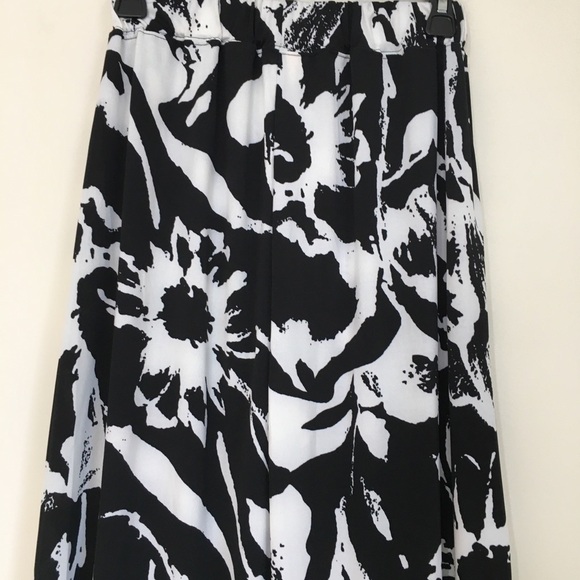 Liduaya High Rise Black White Flower Pull On Wide Flare Leg Cropped Slouchy Pant - Picture 11 of 16